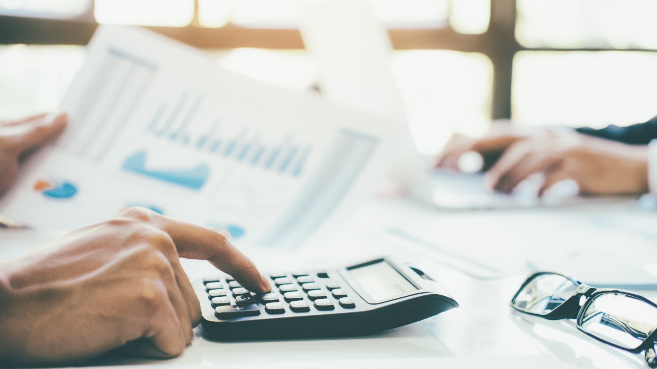 accountant-is-calculate-the-budget-2022-11-11-18-29-53-utc